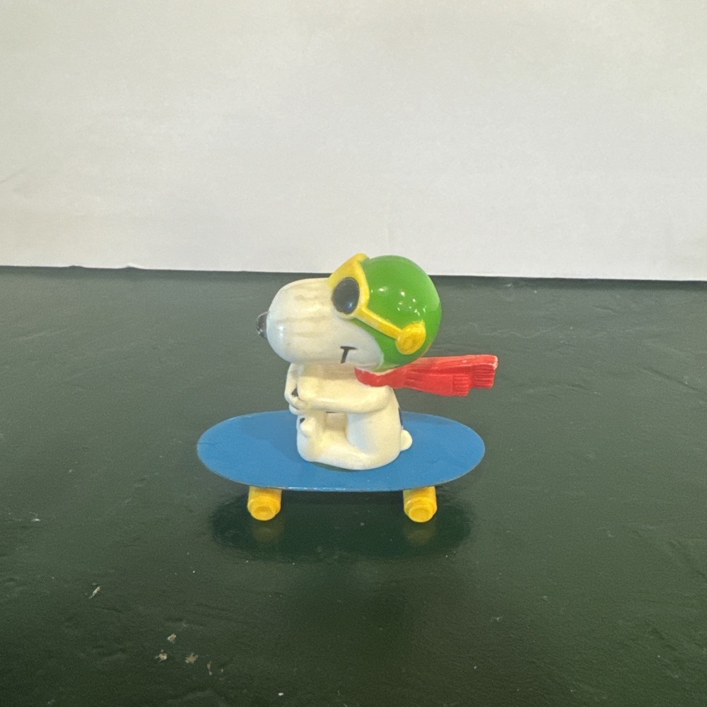 Peanuts Snoopy On‎ Skateboard PVC Figure Toy Vintage UFS 1965 1966 AVIVA